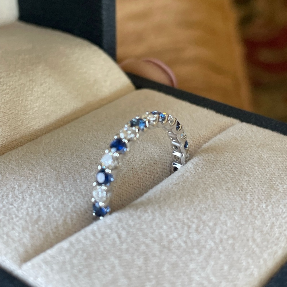 Elegant Blue and Silver Cluster Ring - Picture 2 of 6